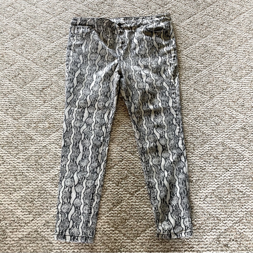 5/$15 Wild Fable Gray Snakeskin High Rise Skinny Jeans 18W